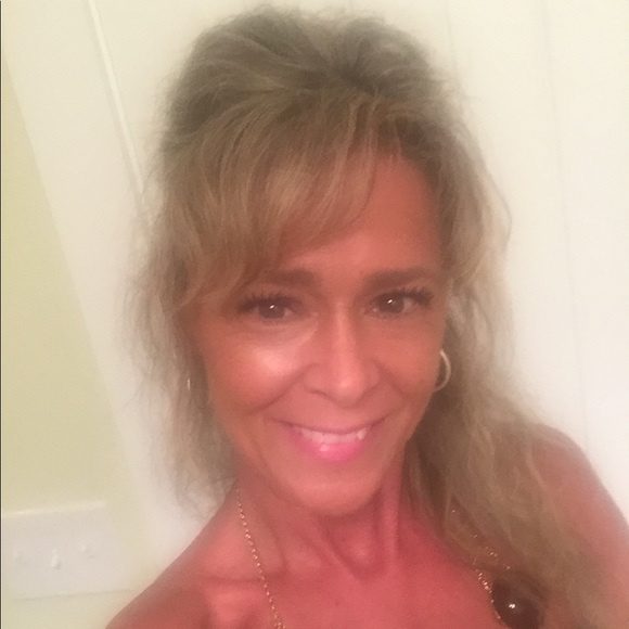 Meet your Posher, Lisa - Picture 2 of 2